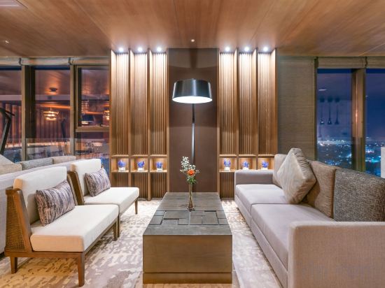 Фото Wyndham Grand Yangon Hotel