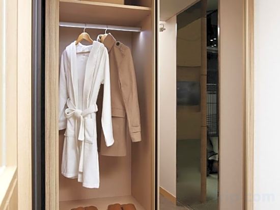 Фото Royal Emporium Hotel