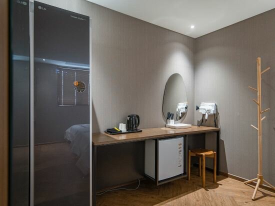 Фото Brown Dot Hotel Eurwangri