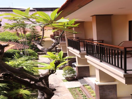 Фото Yulia Beach Inn Kuta