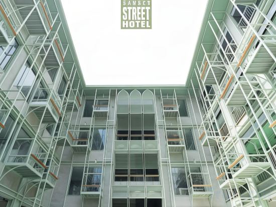 Фото Samsen Street Hotel