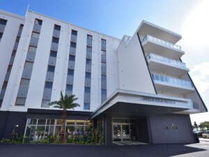отель Green Rich Hotel Okinawa Nago