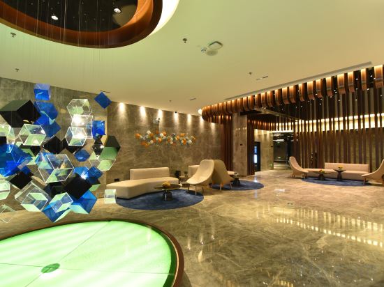 Фото Golden Lustre Hotel