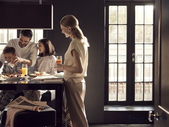 Фото Grosvenor House Suites