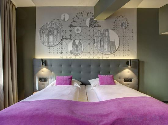 Фото Boutique 003 Koln am Dom