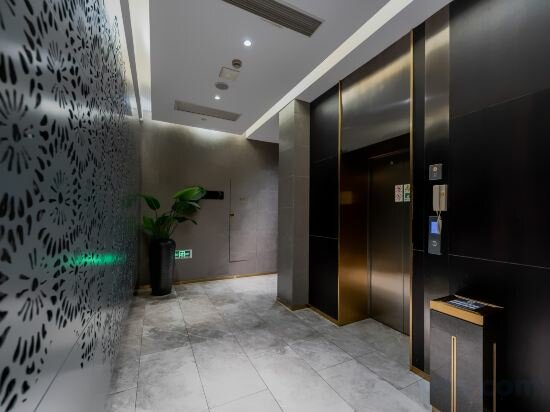 Фото Yitel Premium Shanghai Lujiazui Yuanshen Road Subway Station