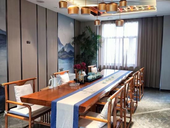 Фото Kaiyuan Manju Xiaoshan International Airport West Gate Store