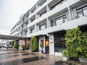 Хостел Blu Monkey Hub and Hotel Suratthani
