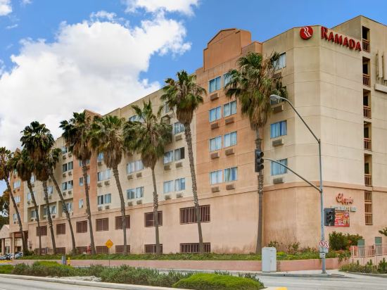 Фото Ramada by Wyndham Hawthorne Lax La Stadium