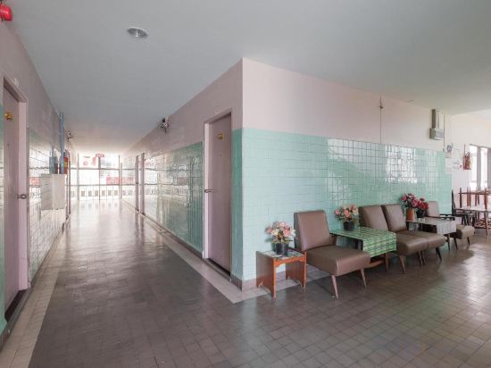 Фото Suksawad Hotel