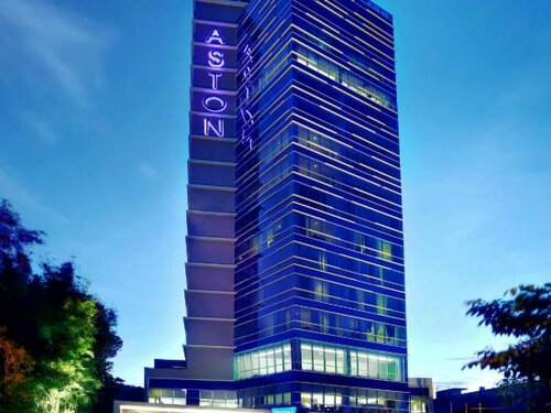Внешний вид отеля Aston Makassar Hotel & Convention Center в Макасаре, фото 1