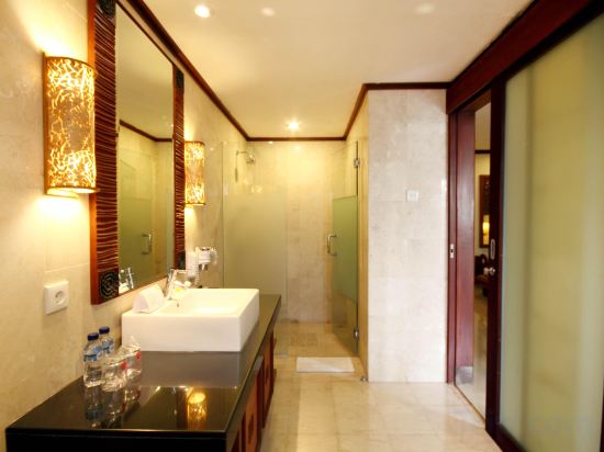 Фото Grand Balisani Suites