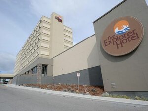 Гостиница The Explorer Hotel Yellowknife