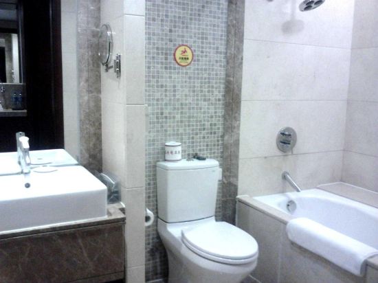 Фото Guangzhou Baiyun International Convention Center LN Dongfang Hotel