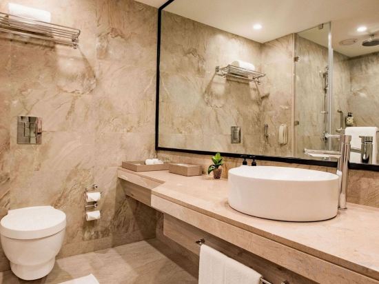 Фото Lemon Tree Premier Mumbai Intl. Airport