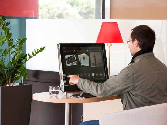 Фото ibis Barcelona Ripollet