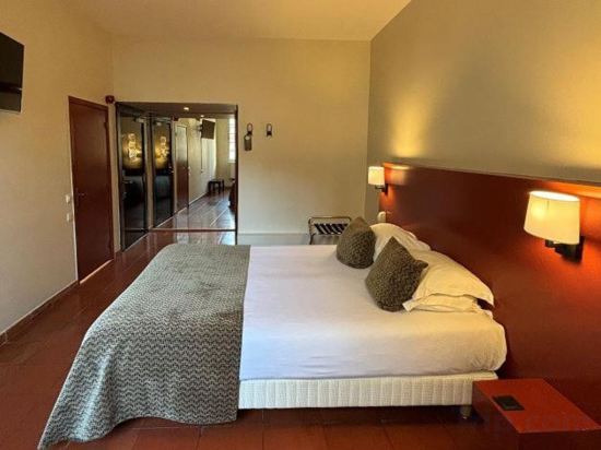 Фото Hôtel Cloître Saint Louis