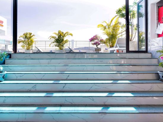 Фото The Summer Hotel