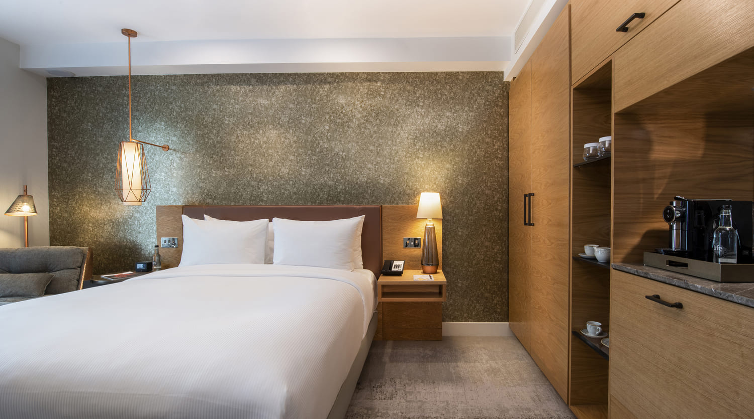 Фото Lincoln Plaza London, Curio Collection by Hilton