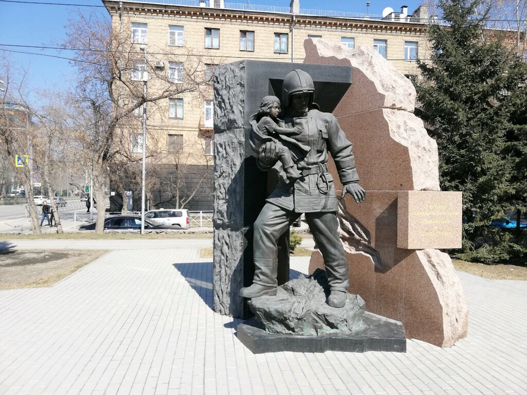 Памятник спасателям и пожарным в москве