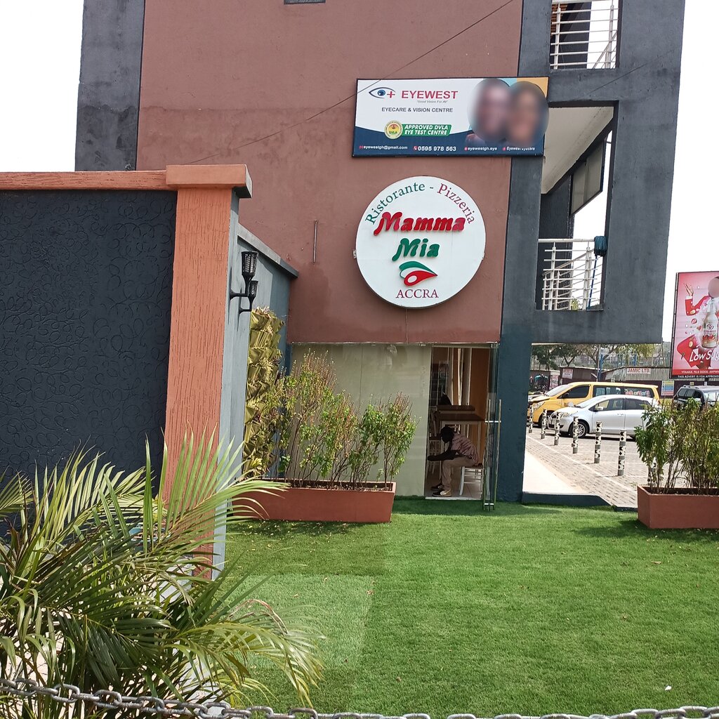 Opticial store Eyewest, Accra, photo