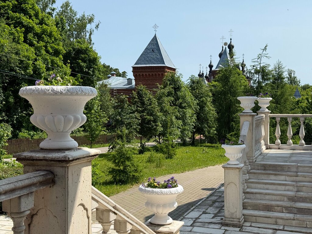 Православный храм Церковь Троицы Живоначальной в Казанской Амвросиевской пустыни, Калужская область, фото