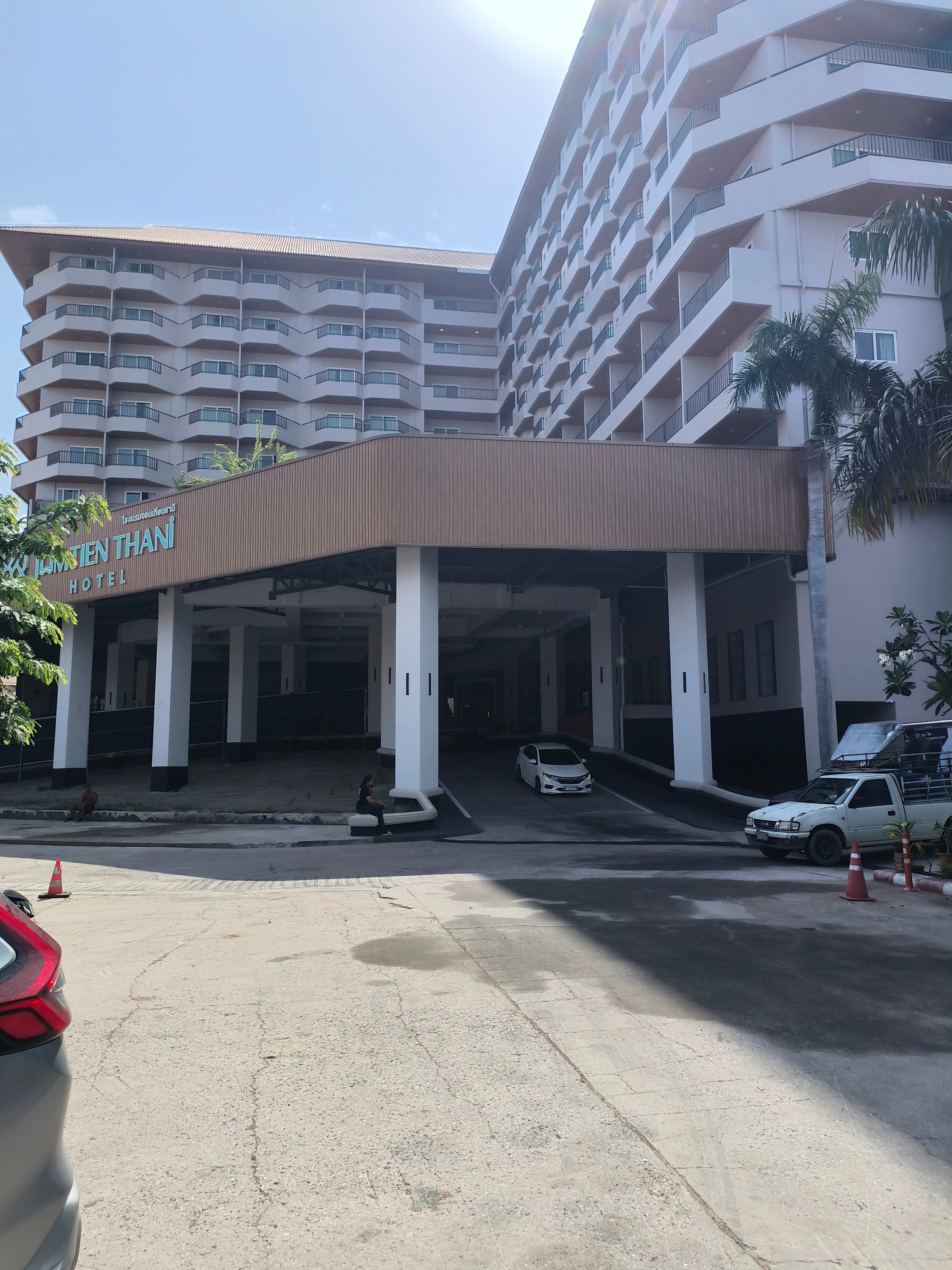Фото Jomtien Thani Hotel