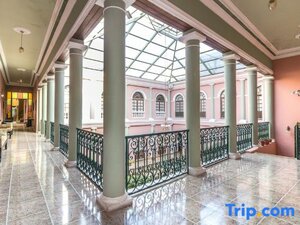 Гостиница Capital Plaza Hotel