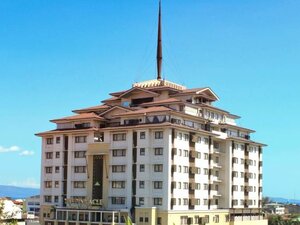 Гостиница The Pinnacle Hotel and Suites