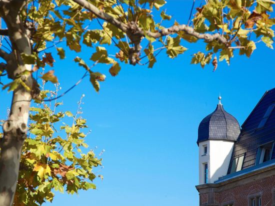 Фото The Red Apartments