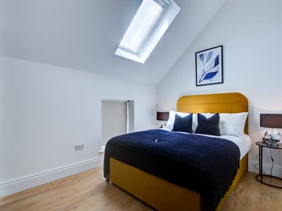 Фото Hybrid Resi - New Malden