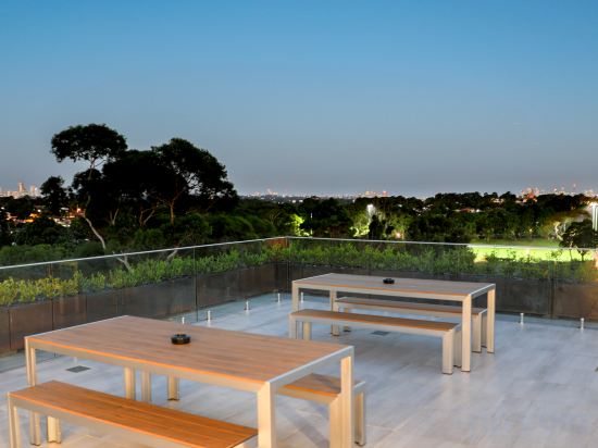 Фото Studio 8 Residences - Adults Only