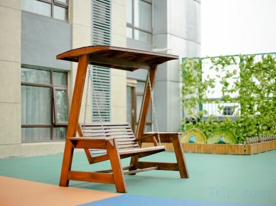 Фото China Electronics Huajing Business Hotel