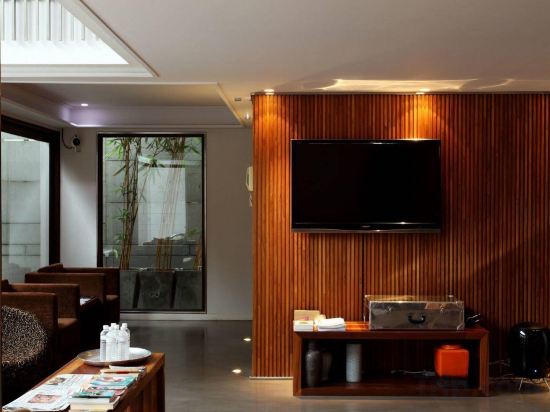 Фото LUXX Langsuan Hotel