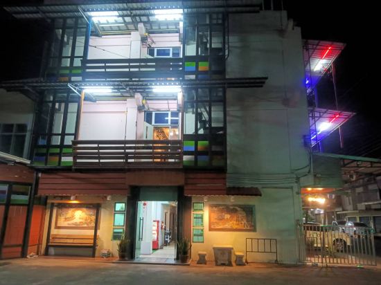 Фото PonTaWin Budget Hotel