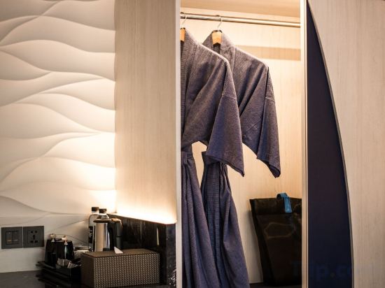 Фото Hotel Clover Patong Phuket