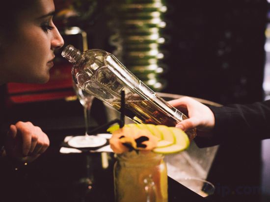 Фото Warwick Paris Champs-Elysees