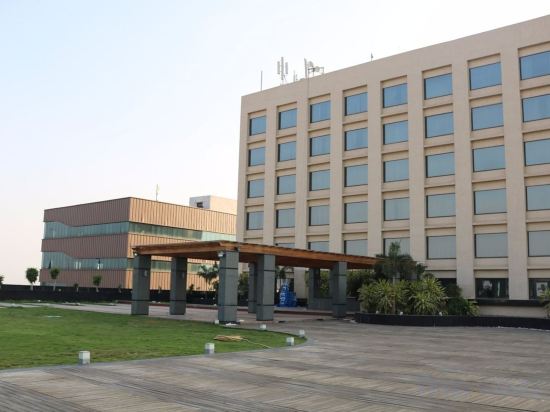 Фото Balaji Sarovar Premiere Solapur