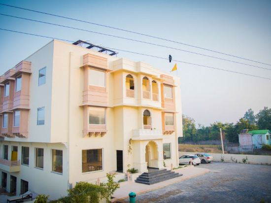 Фото WelcomHeritage Mount Valley Resort, Ranthambore