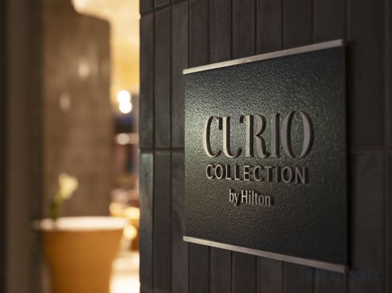 Фото KROMO Bangkok, Curio Collection by Hilton