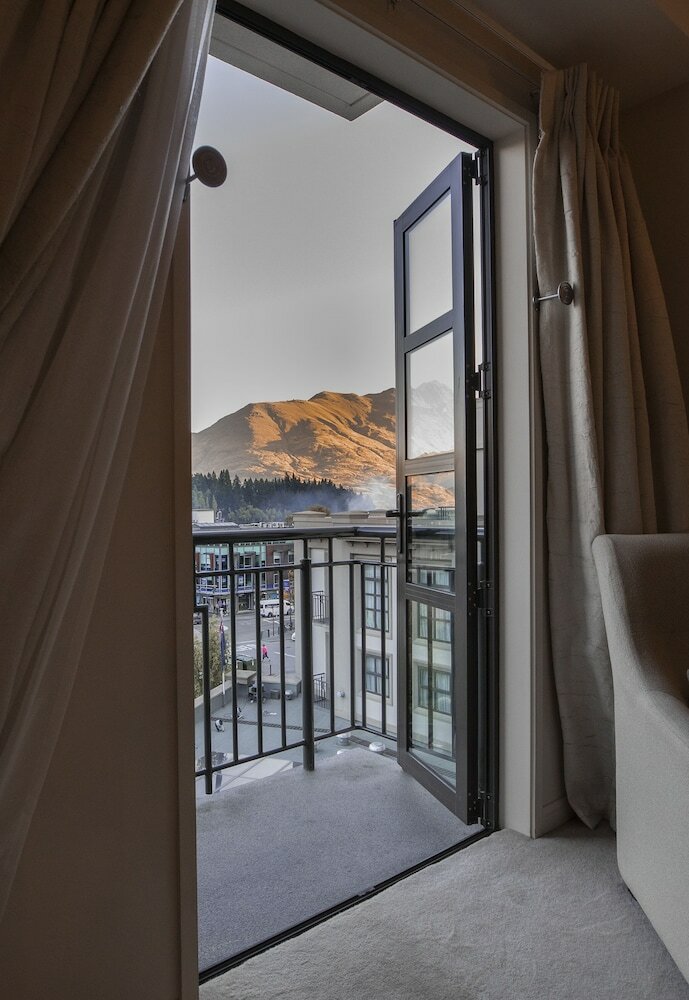 Фото Sofitel Queenstown Hotel and SPA