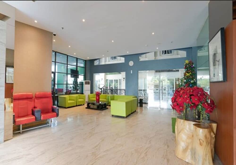 Фото The Crew Hotel Kualanamu International Airport