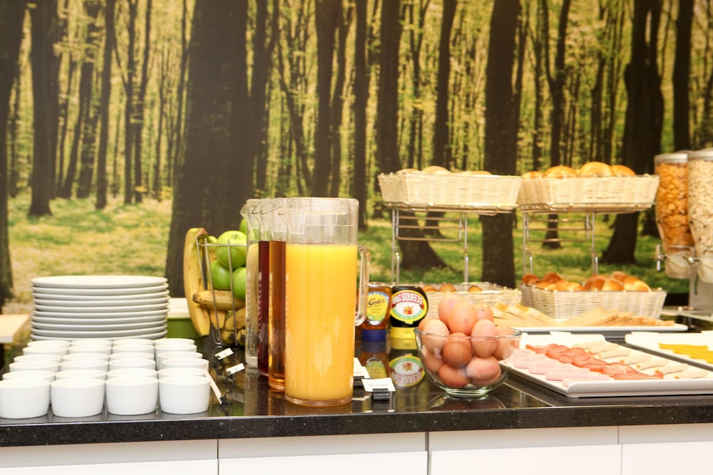 Фото The Omega Hotel