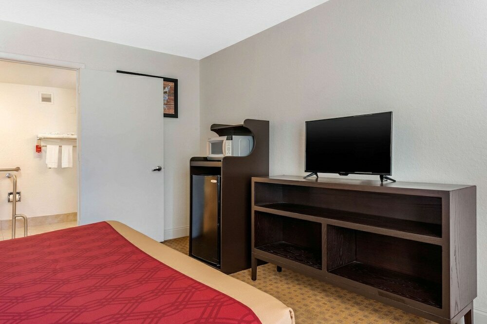 Фото Econo Lodge Airport at Rj Stadium