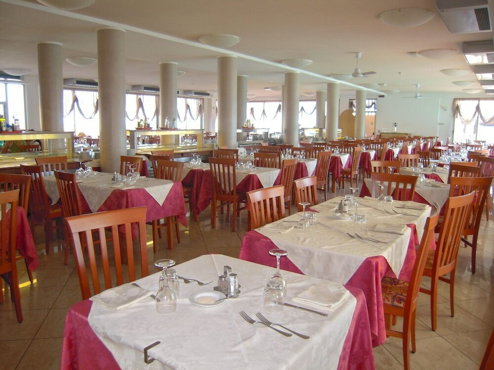 Фото Hotel Adria Beach Club