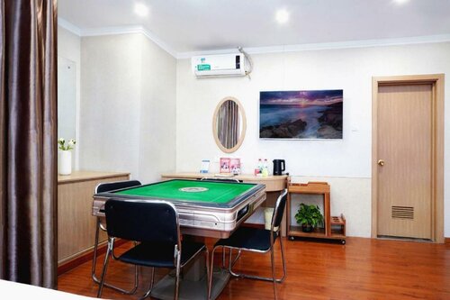 Гостиница GreenTree Inn Zhangjiakou Jinding Ci’er Mountain Road Business Hotel в Чжанцзякоу