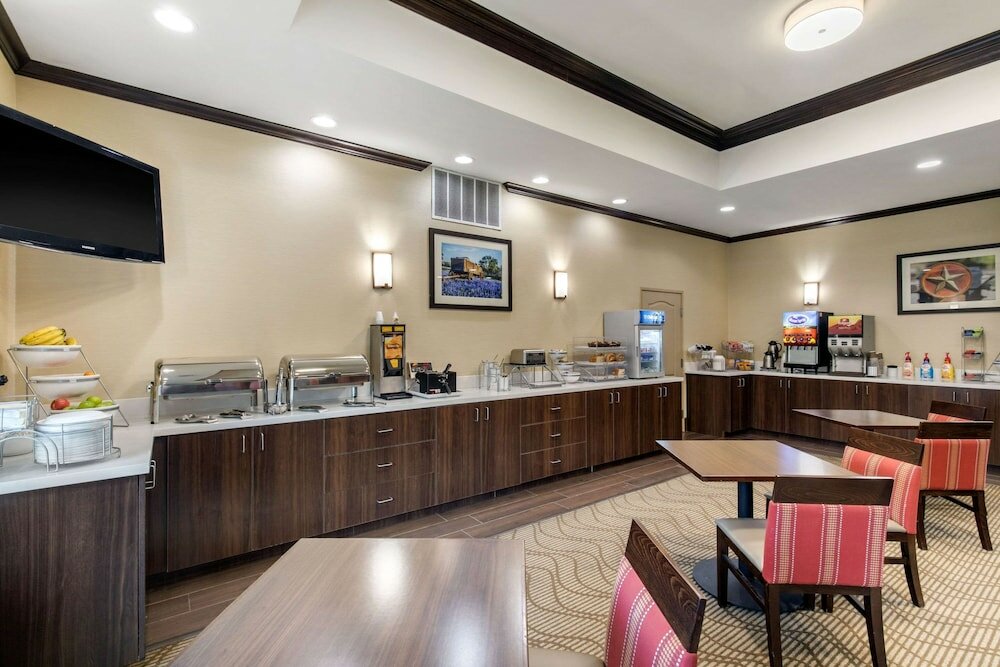 Фото Comfort Inn & Suites Cedar Hill Duncanville