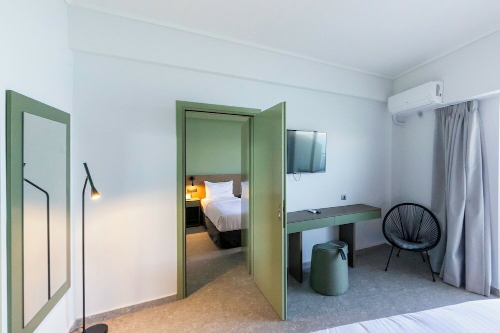 Фото Messinian Bay Hotel