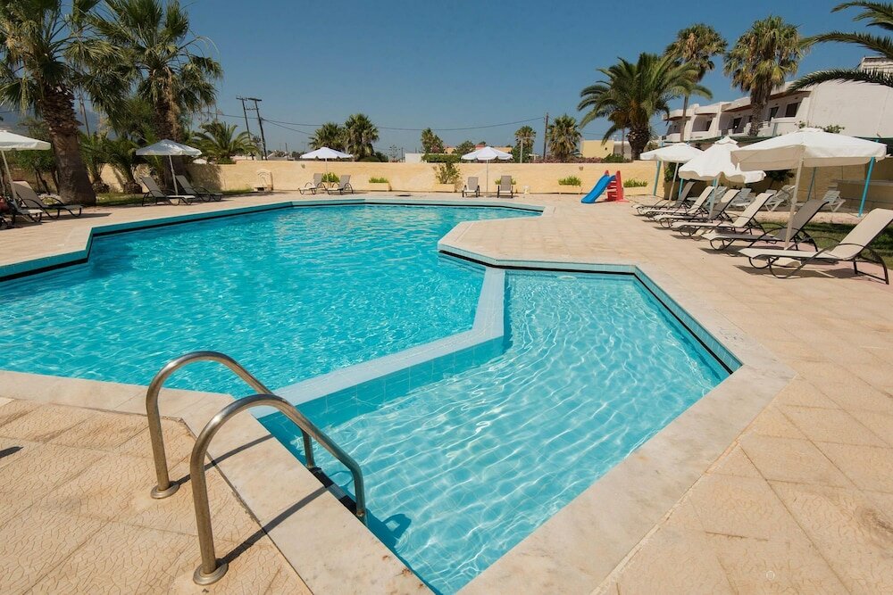 Фото Leonidas Hotel and Studios