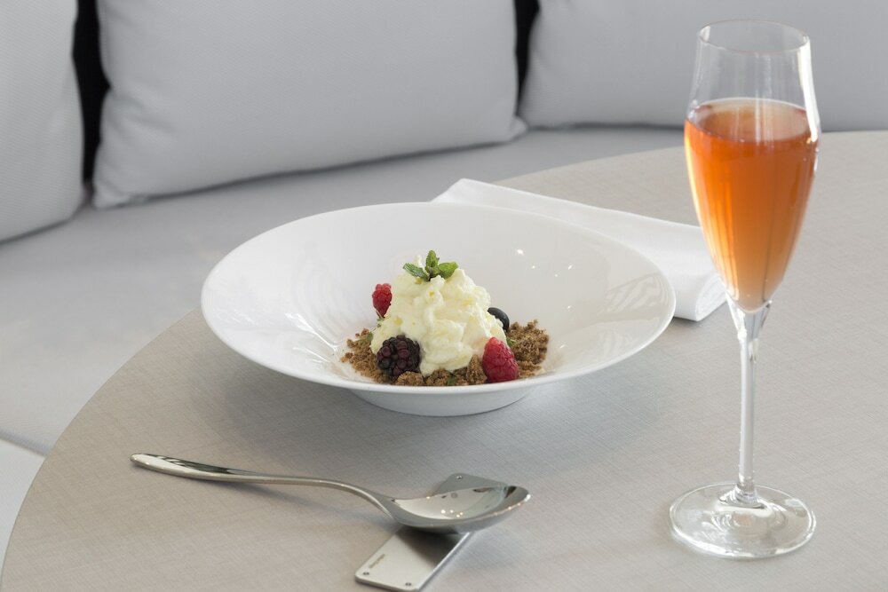 Фото Voco Milan - Fiere, an Ihg Hotel